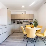 Luxury Penthouse Papic With Jacuzzi & The View Сплит
