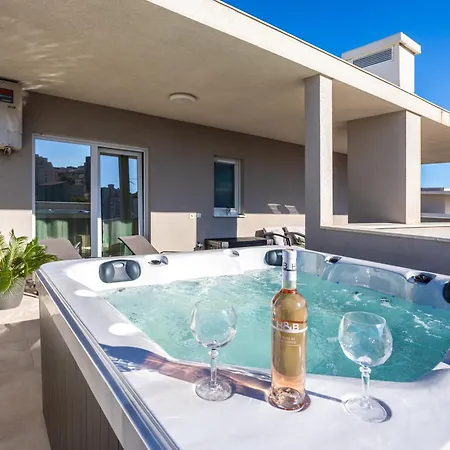 Luxury Penthouse Papic With Jacuzzi & The View Daire Split