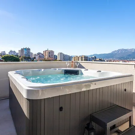 Luxury Penthouse Papic With Jacuzzi & The View Apartment