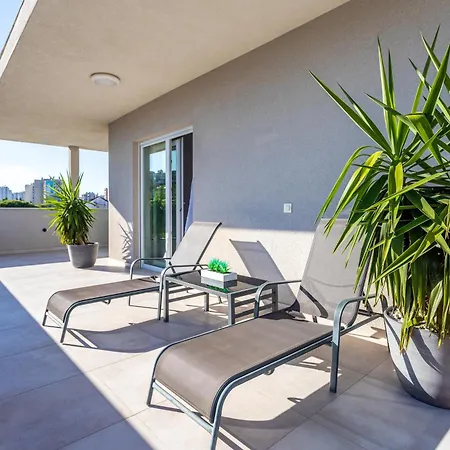 Daire Luxury Penthouse Papic With Jacuzzi & The View *