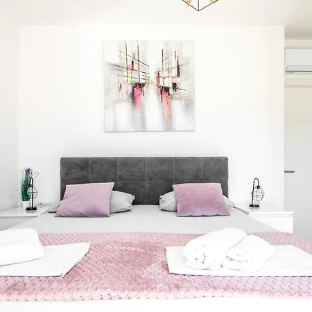 Daire Luxury Penthouse Papic With Jacuzzi & The View *