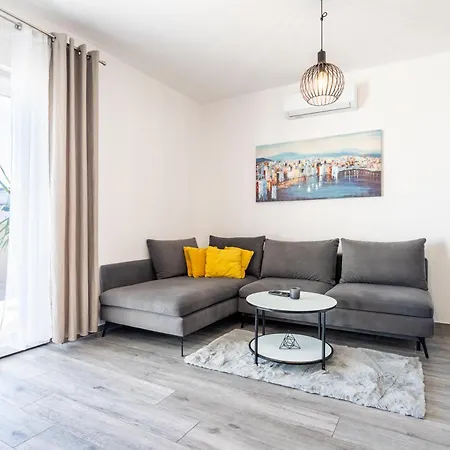 Luxury Penthouse Papic With Jacuzzi & The View * Spalato