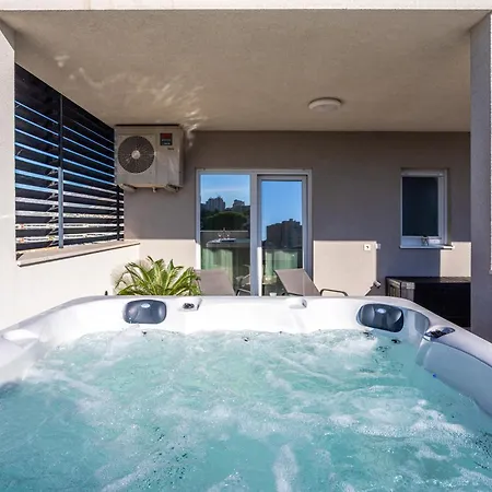 Luxury Penthouse Papic With Jacuzzi & The View Appartamento Spalato
