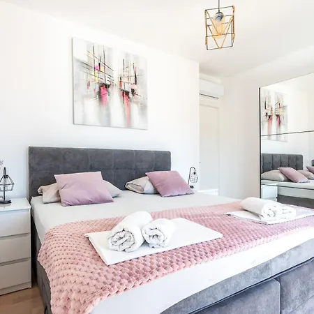 Luxury Penthouse Papic With Jacuzzi & The View Appartamento