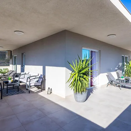 Luxury Penthouse Papic With Jacuzzi & The View Appartamento *